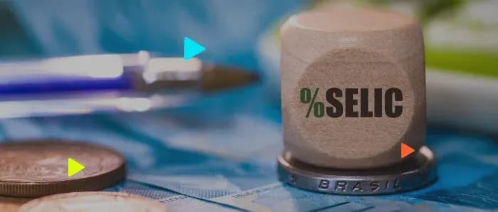 Selo com o símbolo da taxa Selic sobre notas de dinheiro
